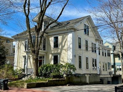 21 Lee St APT 2R