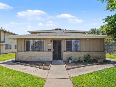 402 E Bianchi Rd APT 1