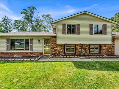 Property at 14472 S Gateway Dr, North Royalton, OH