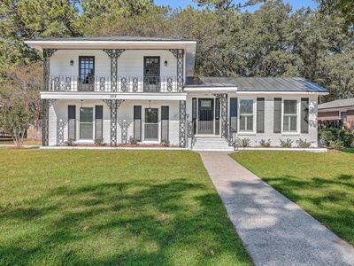 1212 Oakcrest Dr