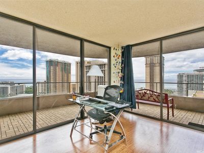 1910 Ala Moana Blvd APT 25A