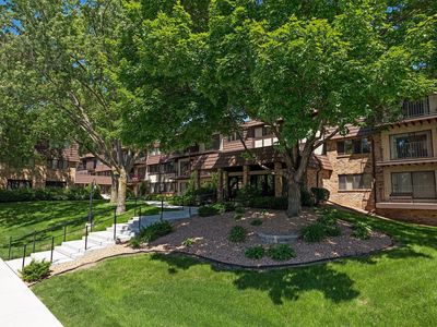 205 Barry Ave S APT 320