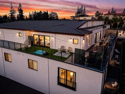 Property at 914 Woodside Rd, Redwood City, CA