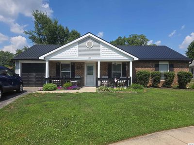 105 Lowenstein Ln