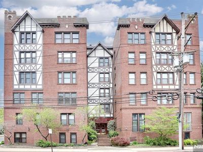 109 Grand Ave APT 2A