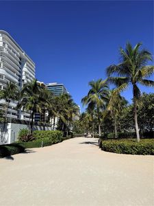10185 Collins Ave APT 822