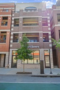 4043 N Damen Ave #2