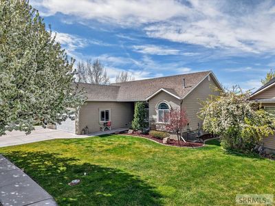 880 Redman St