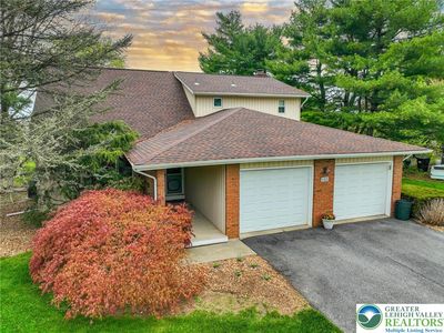 453 Larch Ln