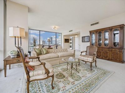 15 Greenway Plz Unit 9F