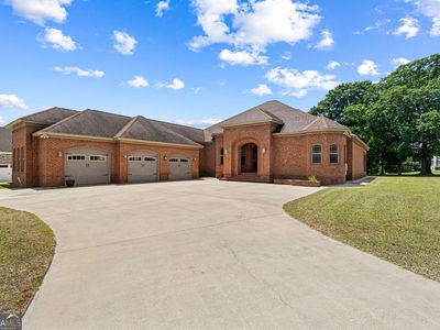 Property at 215 Little Hickory Dr, Lizella, GA