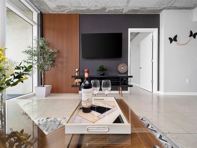 3250 NE 1st Ave APT 806