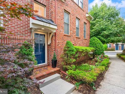 2625 S Kenmore Ct