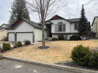 712 E Bonnie Lynn Ln