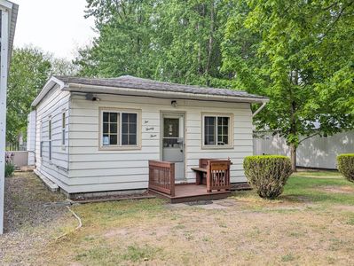 223 W High St