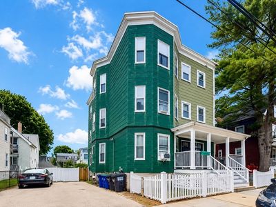 11 Endicott Ave