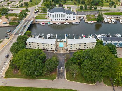 2 Marine Dr APT 8