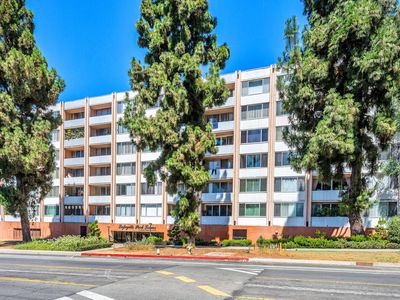 421 S La Fayette Park Pl APT 210