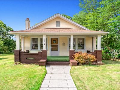 102 Robinson Ave