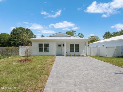 882 W 4TH Street