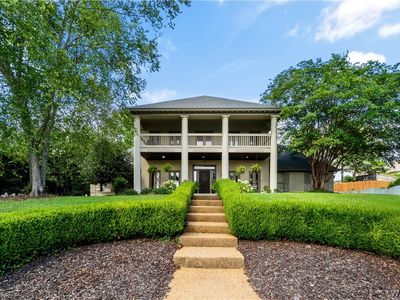2821 Lake Crest Dr