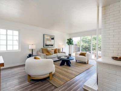 73 Poinsettia Ave
