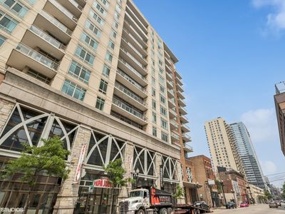 230 W Division St APT 1208