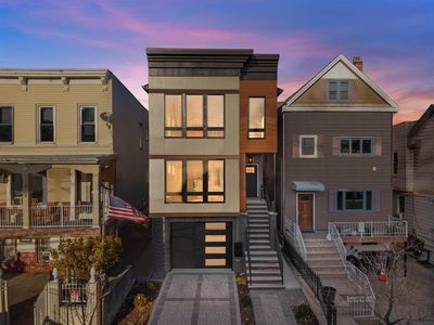 32 Zabriskie St