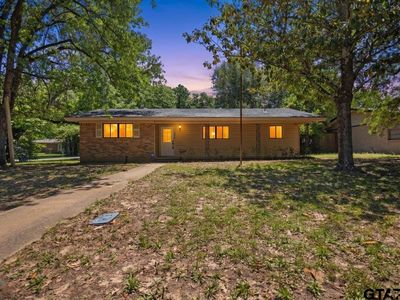601 Ravenwood Dr