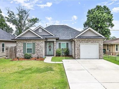 2209 Little Flower Ln