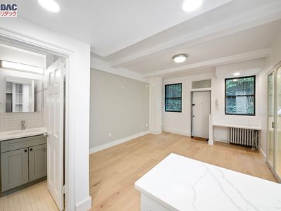211 E 35th St APT 1M