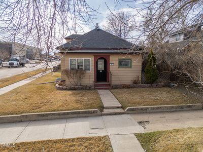 401 4th Ave E
