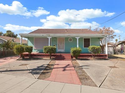 1627 School Ave
