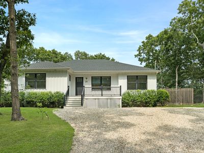 23 Crystal Dr