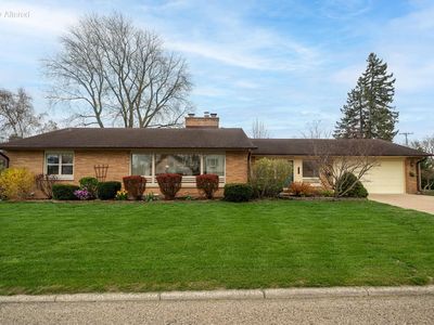 321 Lakecrest DRIVE