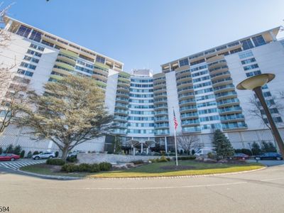 1 Claridge Dr #725