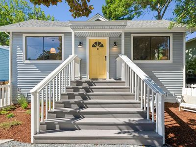 121 Mono Avenue