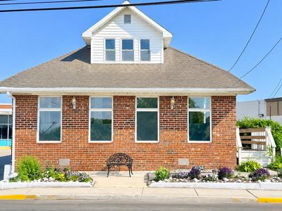 4134 Main St