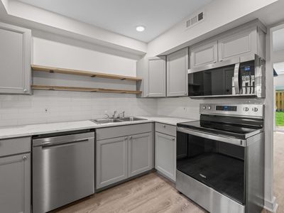 220 Elizabeth St APT E4