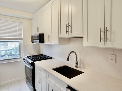 225 Saint Pauls Ave APT 8M