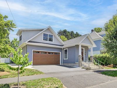 29 Woodbine Ave