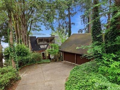 500 W Lake Sammamish Parkway NE