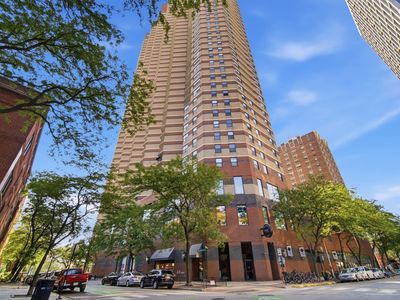 3660 N Lake Shore Dr APT 1506