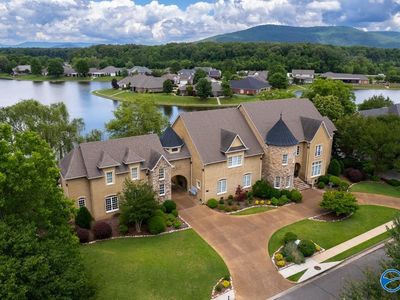 3127 Haddonstone Dr SE