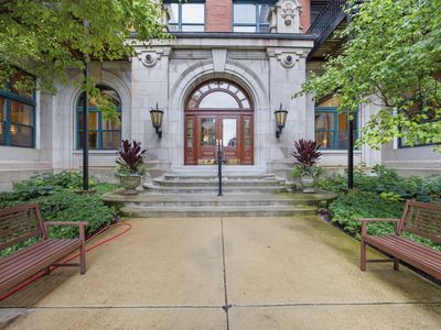 1439 S Michigan Ave APT 108