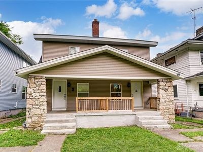 1824-1826 W Grand Ave