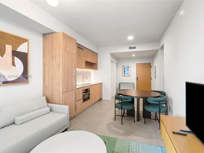 11 NE 6th St #2204