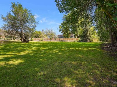 210 6th Ave E