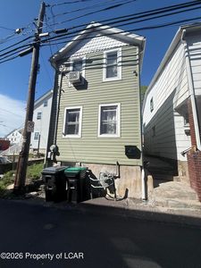 104 E Horn St