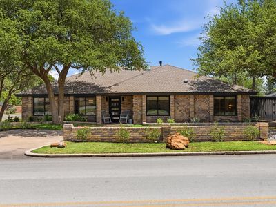 6104 Oriole Dr